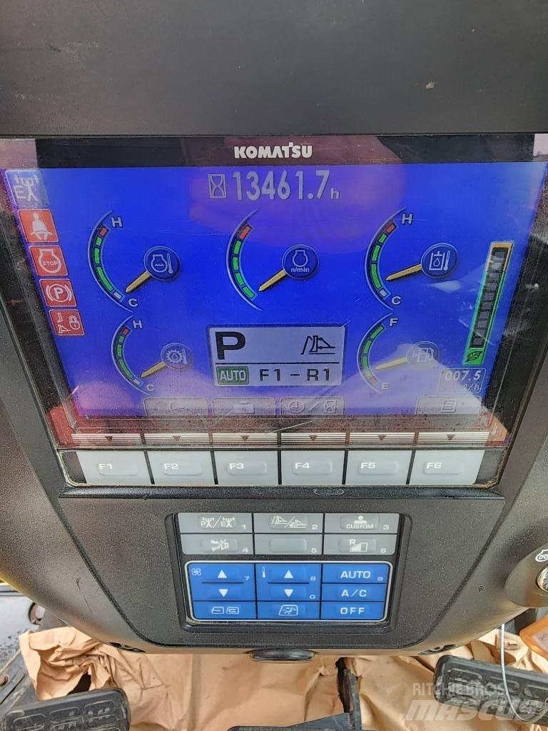 Komatsu D 65 PX-17 Buldožeri guseničari