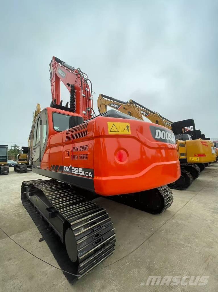 Doosan DX 225 LC Bageri guseničari
