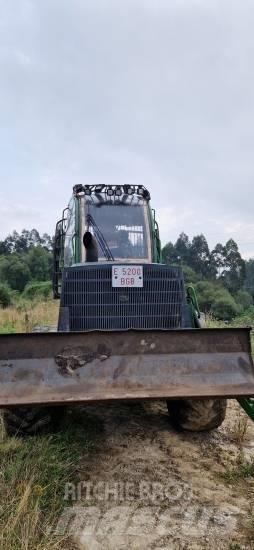 John Deere 1210 E Forvarderi