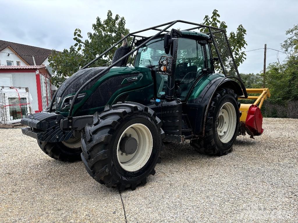 Valtra T 174 Traktori