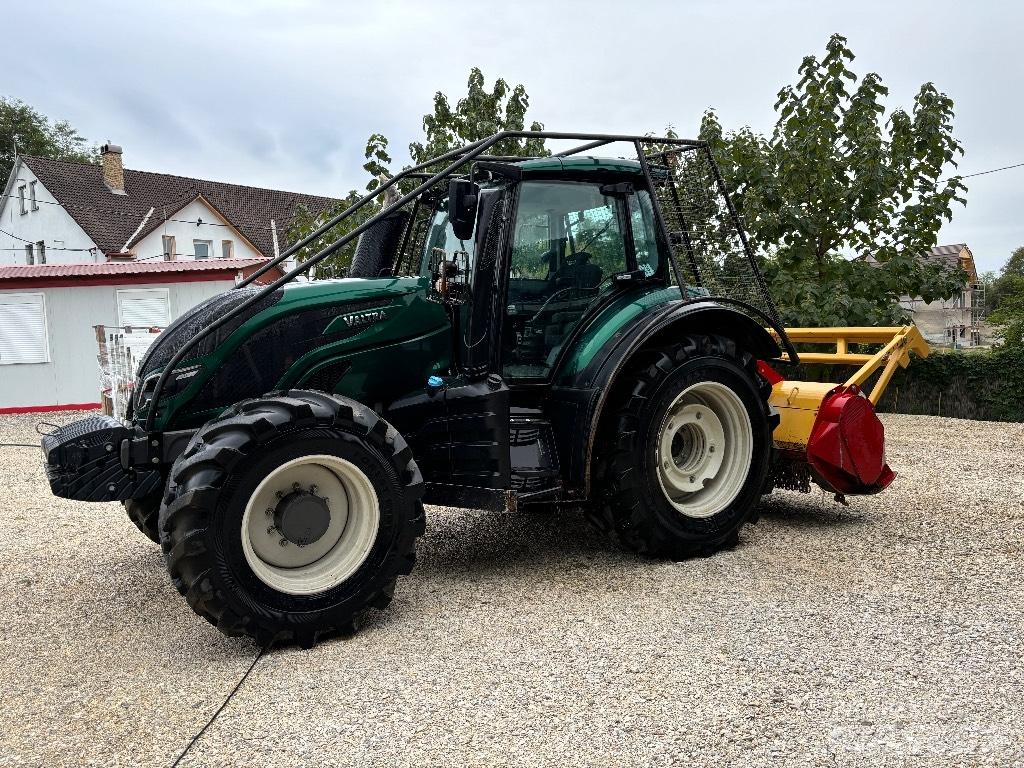 Valtra T 174 Traktori