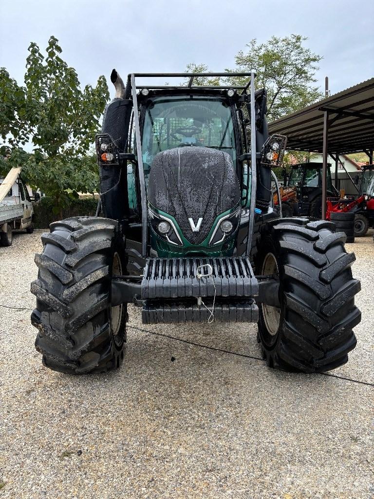 Valtra T 174 Traktori