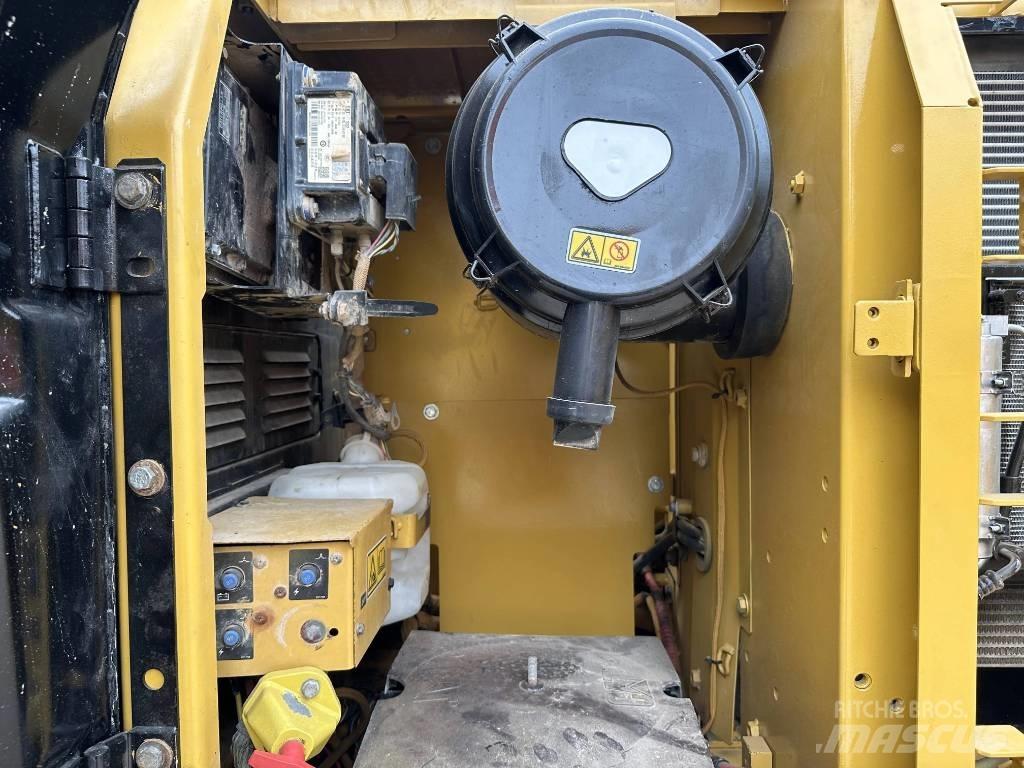 CAT 320D Bageri guseničari