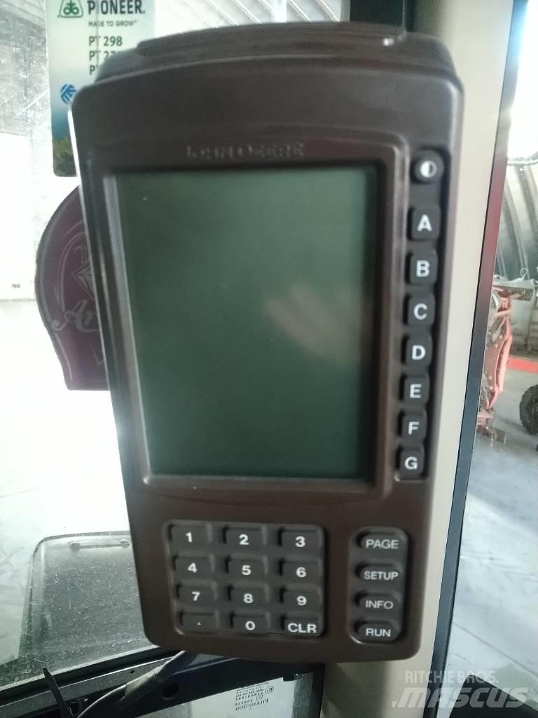 John Deere 732 Vučene prskalice