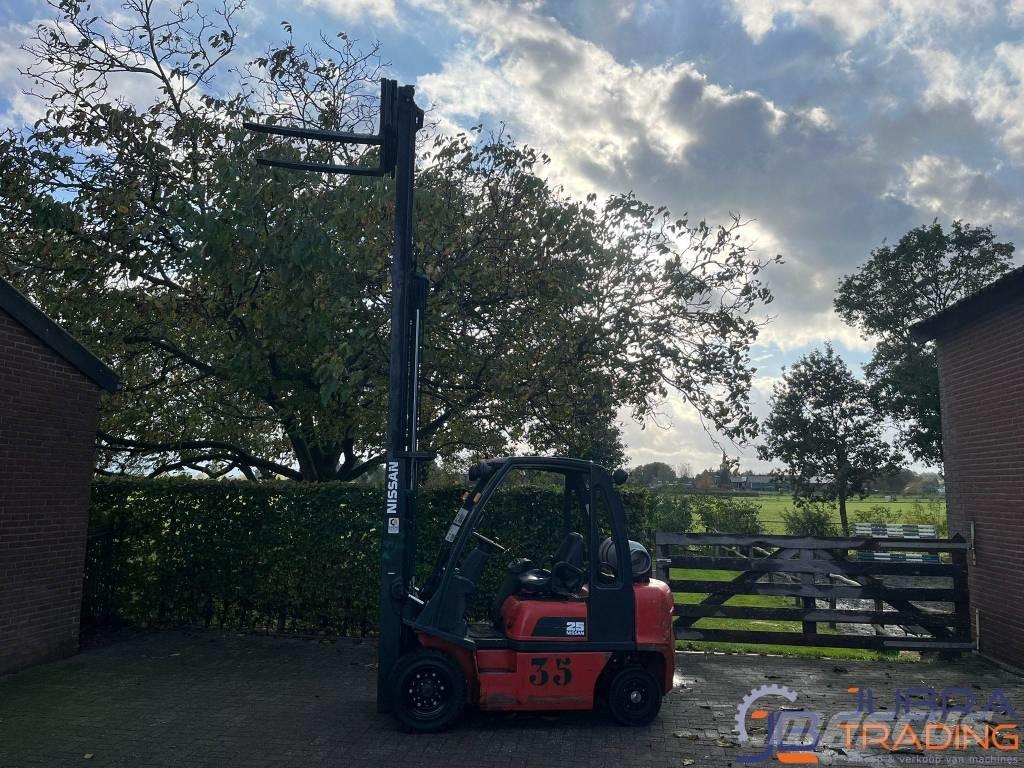 Nissan UD02A25PQ Plinski viljuškari