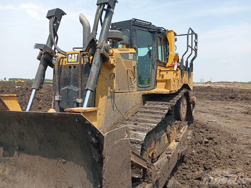 CAT D 6 T XL Buldožeri guseničari