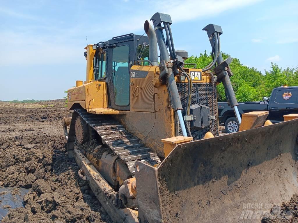 CAT D 6 T XL Buldožeri guseničari