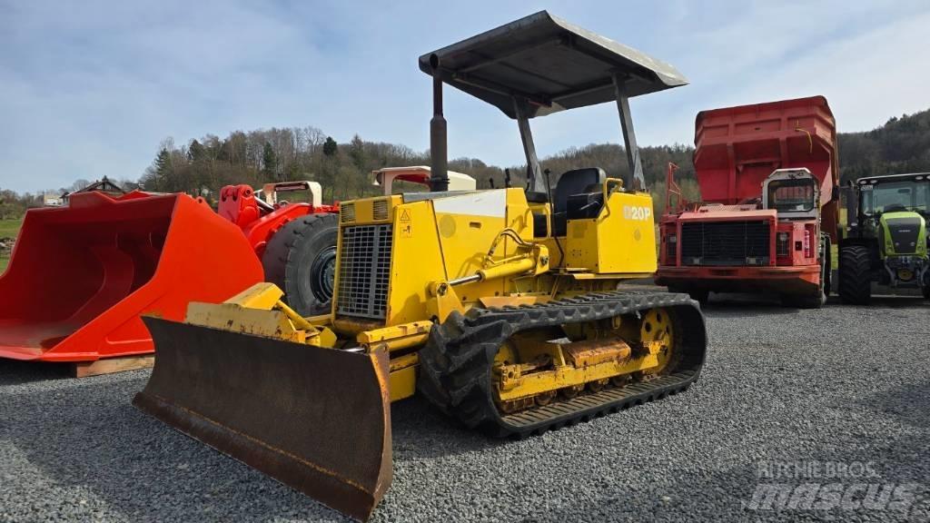 Komatsu D20P-7 Buldožeri guseničari