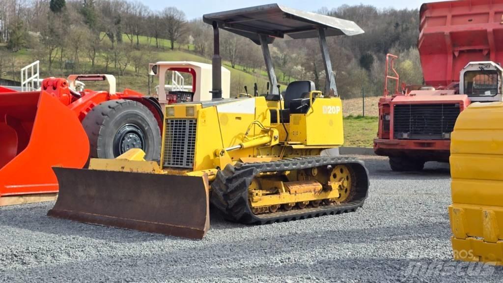 Komatsu D20P-7 Buldožeri guseničari