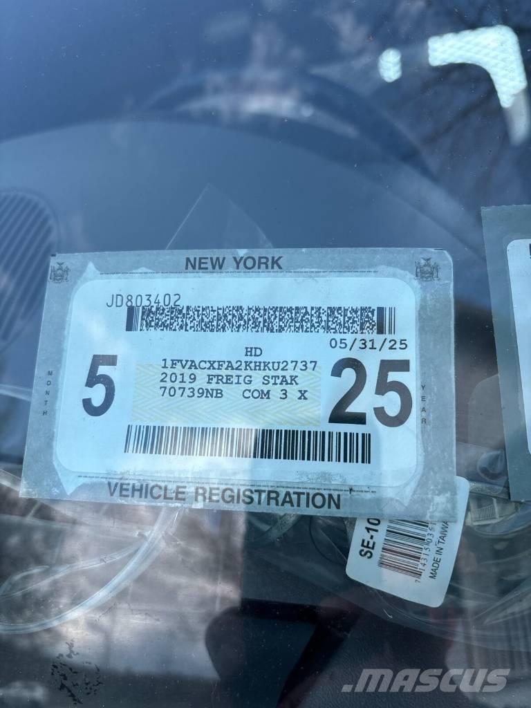 Freightliner M2-106 Derik kranovi