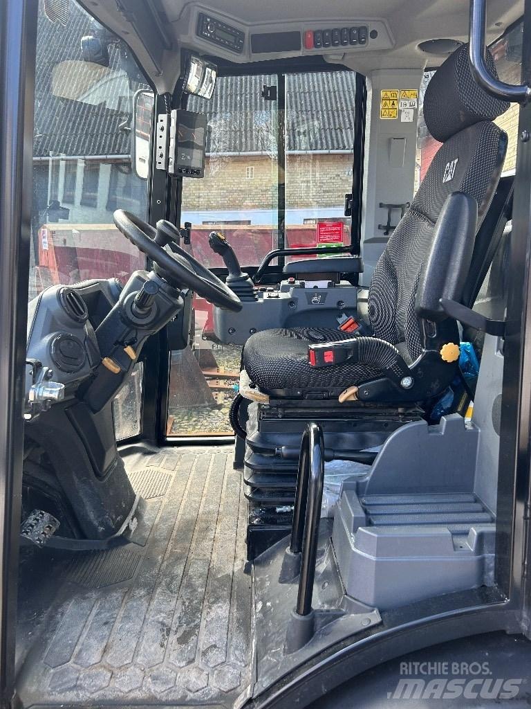 CAT 906 Utovarivači na točkove