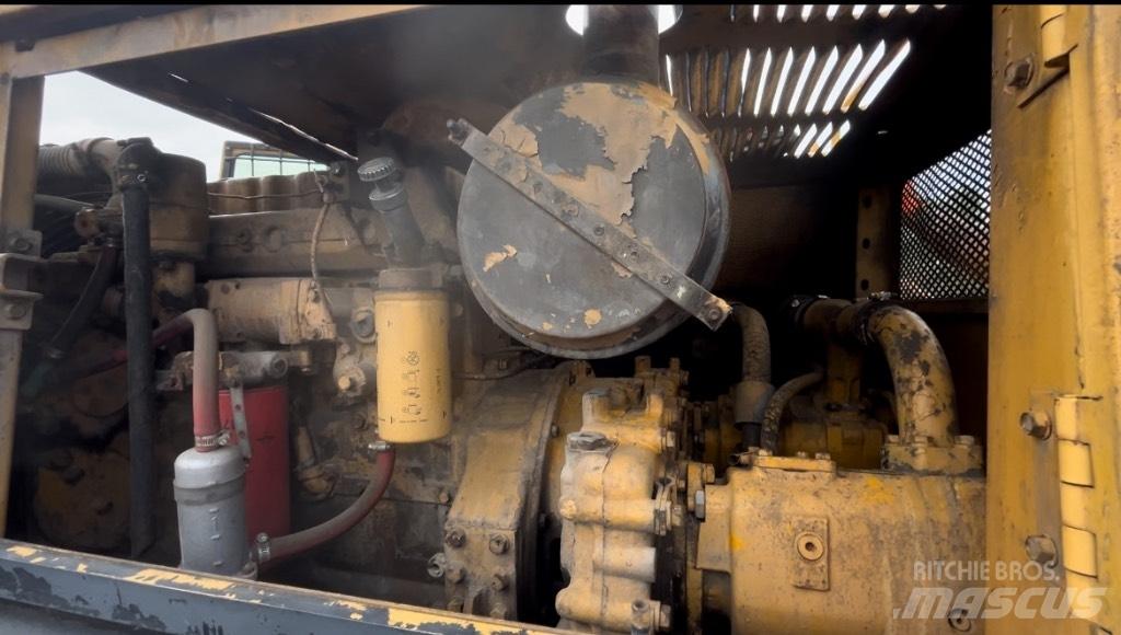 CAT 215 Bageri guseničari