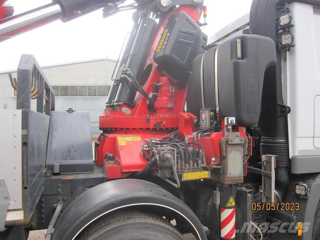 Sisu Polar Kamioni sa kranom