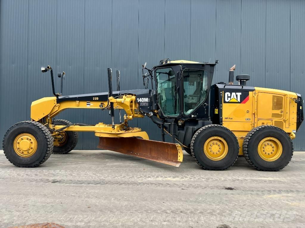 CAT 140M2 AWD Grejderi