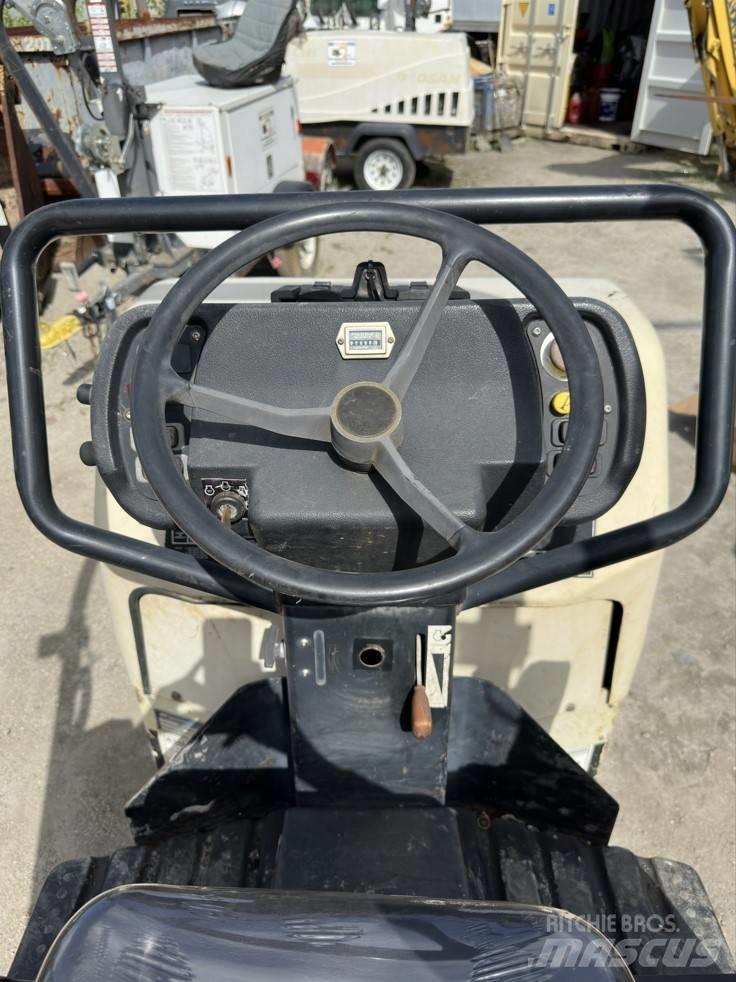 Ingersoll Rand DD 16 Nabijači zemlje