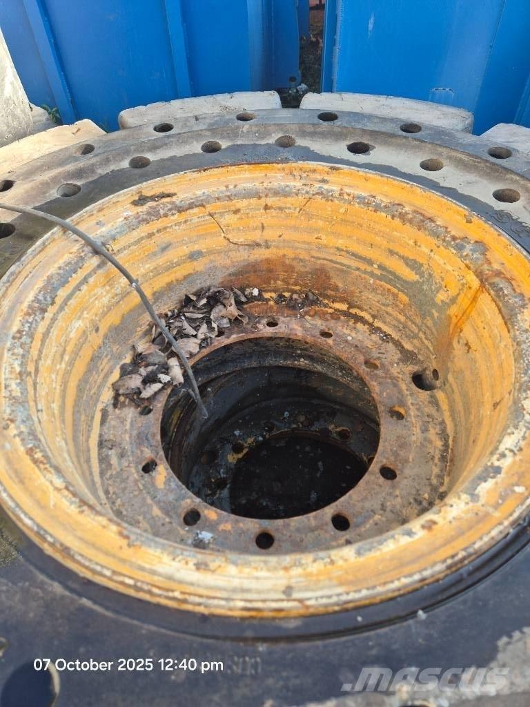 JCB 436 Gume, točkovi i felne