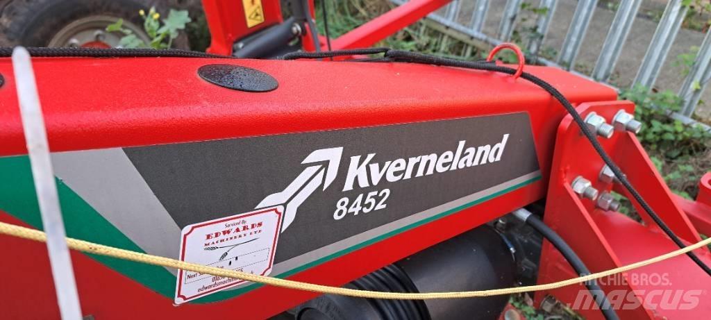 Kverneland 8452 Okretači i sakupljači sena