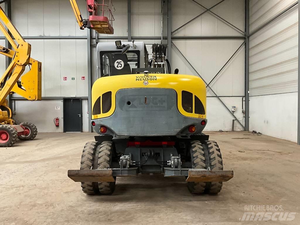 Neuson EW 100 Bageri točkaši
