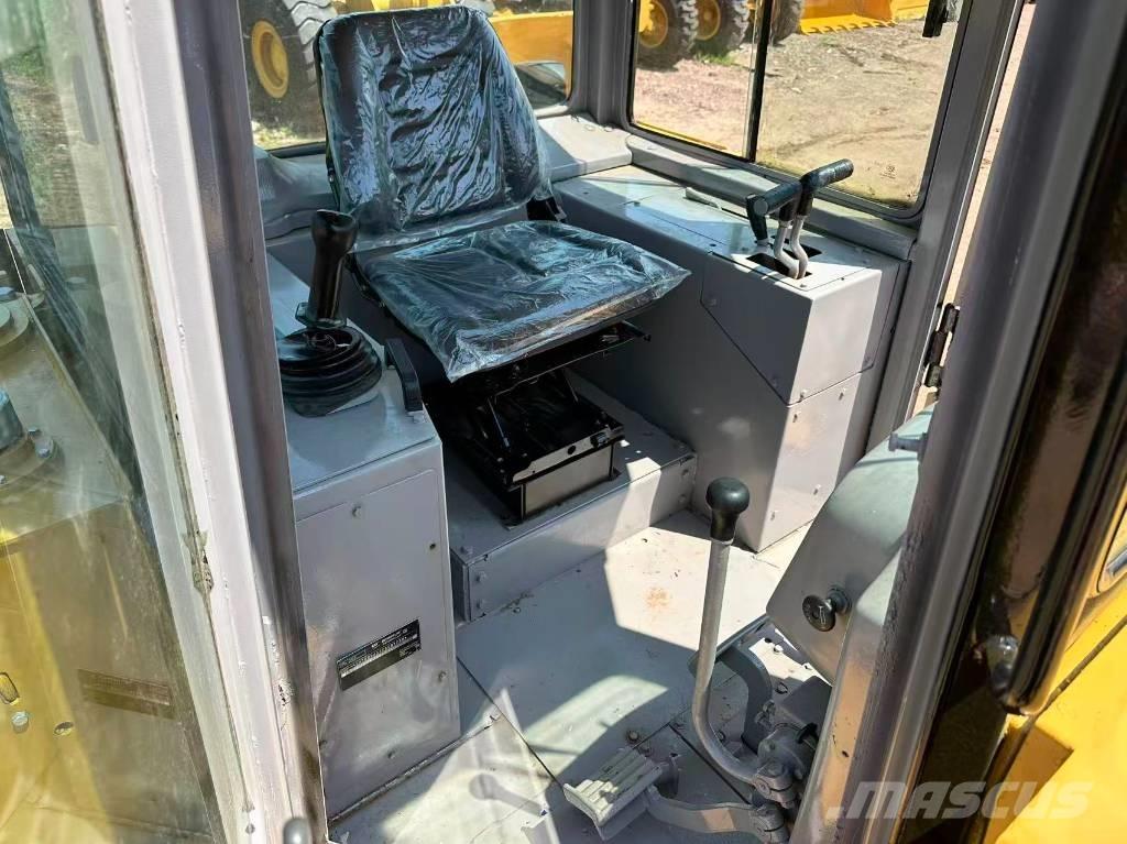 CAT D 6 G Buldožeri guseničari