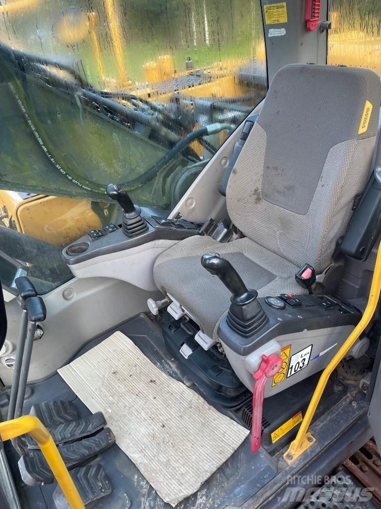 Volvo EC210C Bageri guseničari