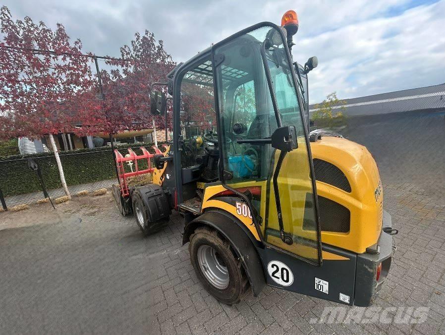 Mustang AL 506 Cab Višenamenski utovarivači