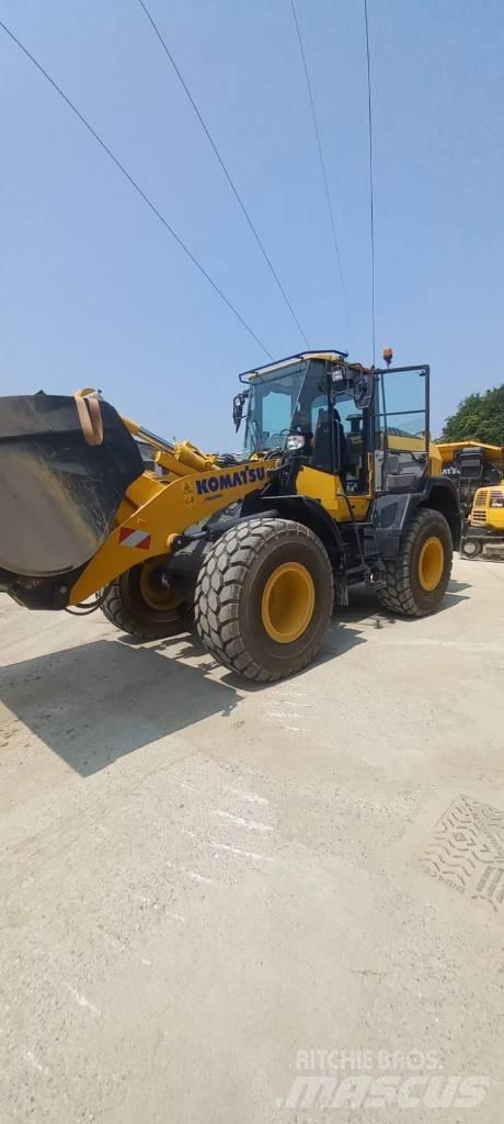 Komatsu WA270-8 Utovarivači na točkove