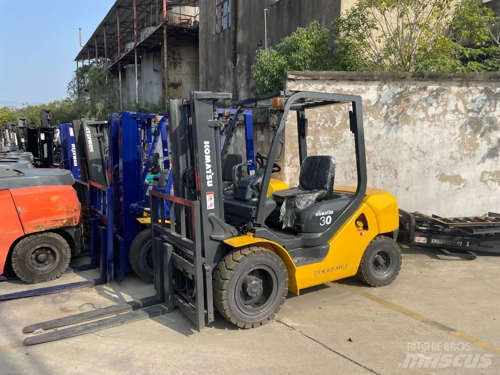 Komatsu 3 T Teleskopski viljuškari