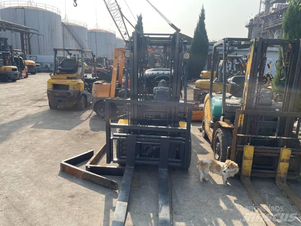Komatsu 3 T Teleskopski viljuškari