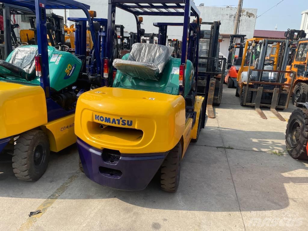 Komatsu 3 T Teleskopski viljuškari