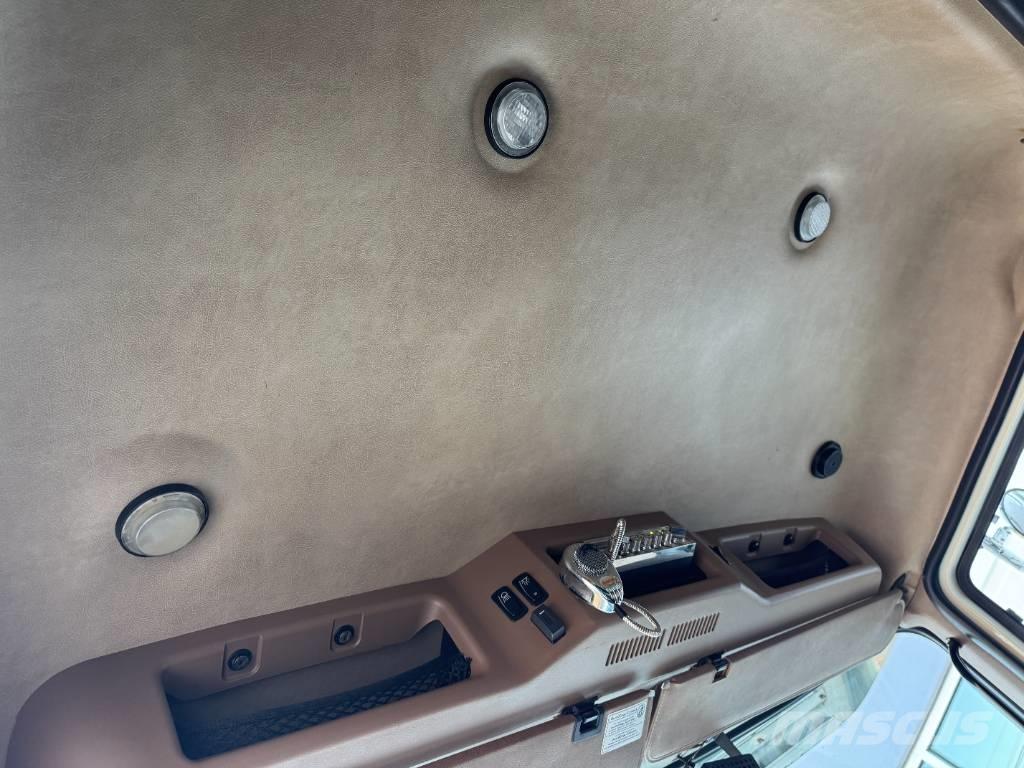 Mack GU713 Kiperi kamioni