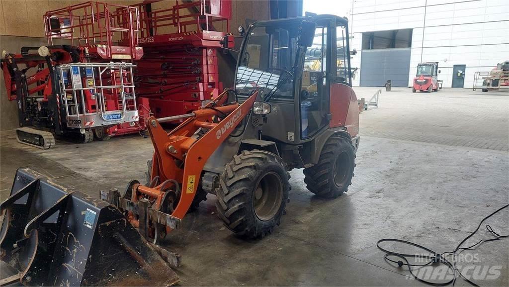Weycor AR320 Cab Višenamenski utovarivači