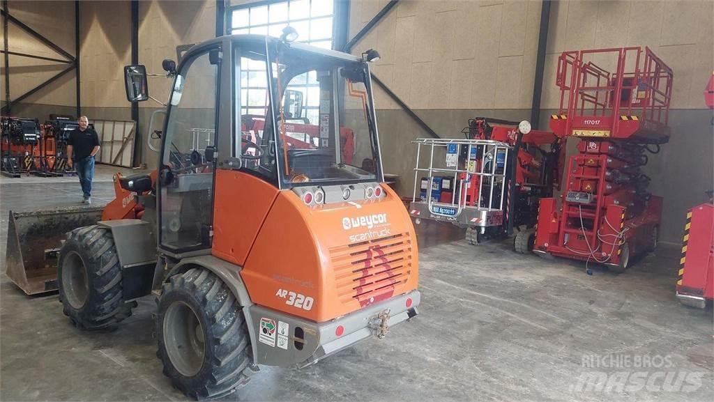 Weycor AR320 Cab Višenamenski utovarivači