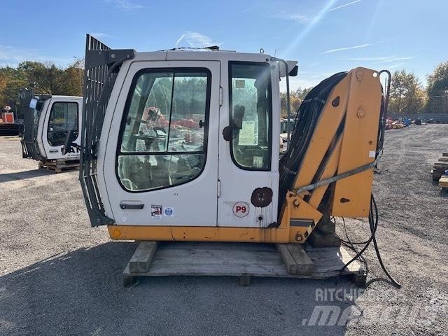 Liebherr A 934 C HD Kabine i unutrašnjost
