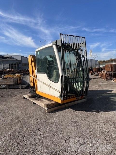Liebherr A 934 C HD Kabine i unutrašnjost