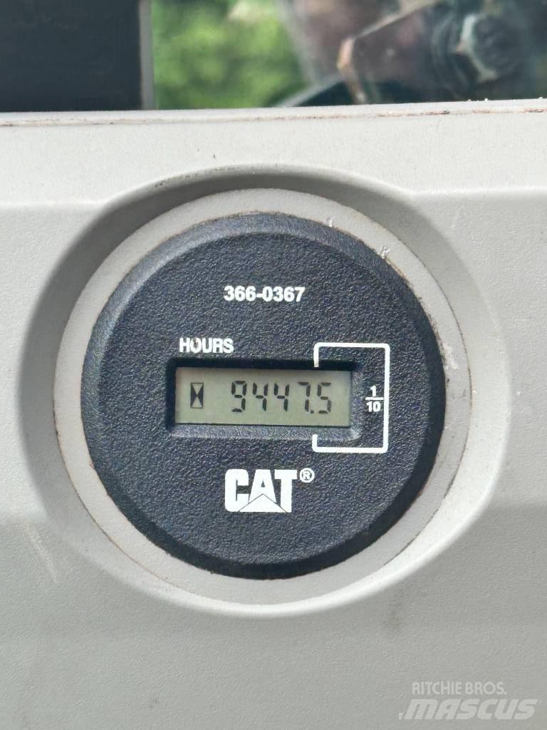 CAT 320 EL Bageri guseničari