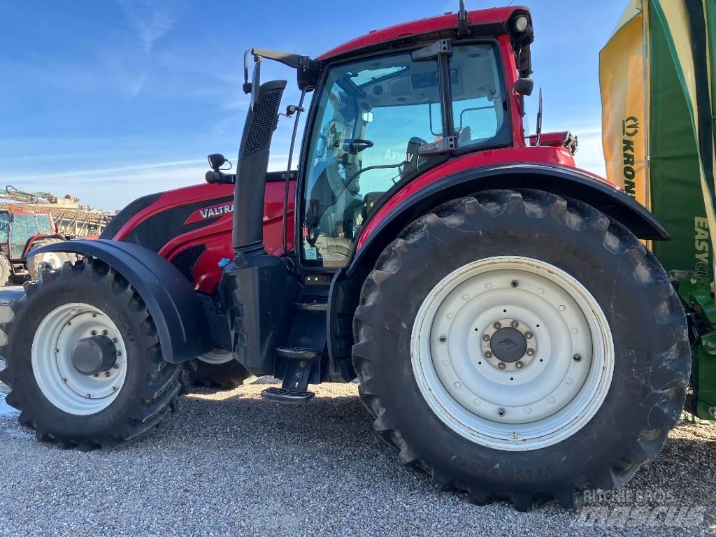 Valtra T234 V Traktori