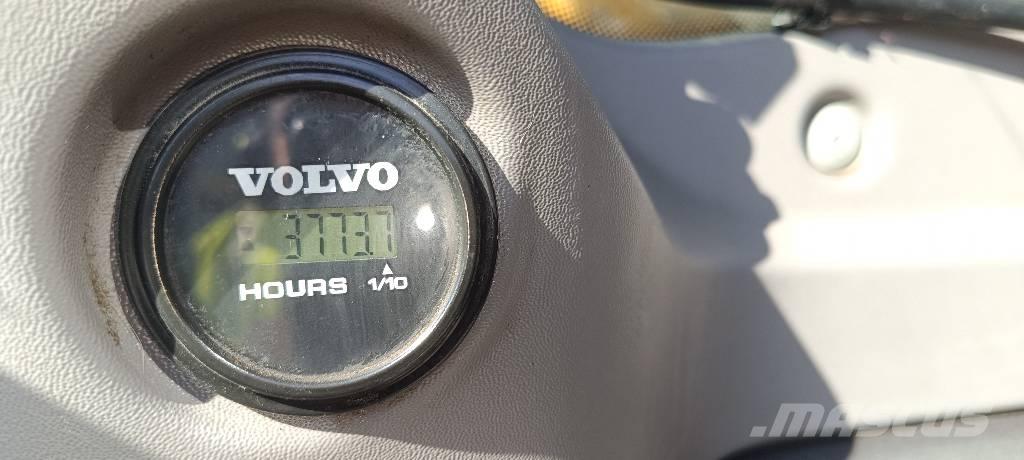 Volvo ECR235EL Bageri guseničari