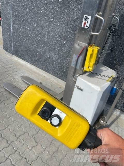 NH SB1000 Ručni električni viljuškar