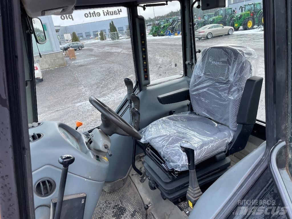 Valtra A 95 Traktori
