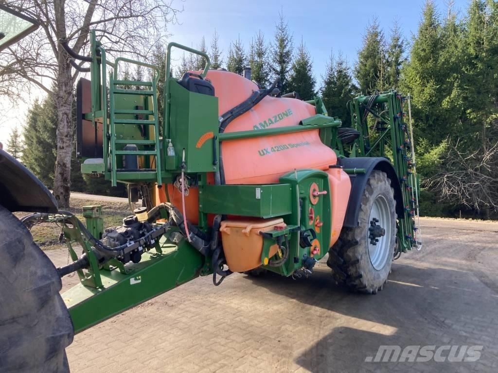 Amazone UX 4200 24 m Vučene prskalice