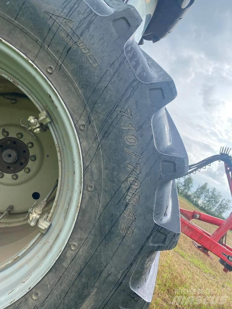 Versatile 310 Traktori