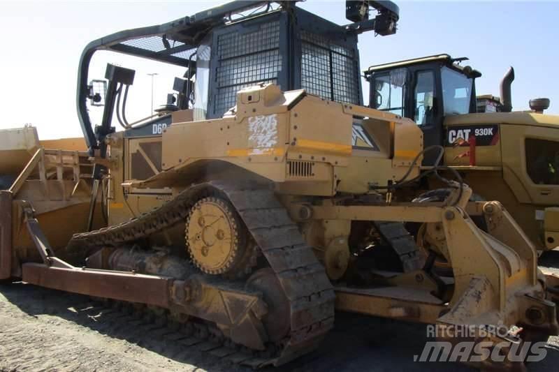 CAT D6R2 Buldožeri guseničari