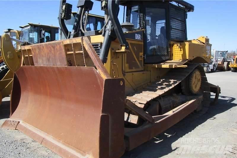 CAT D6R2 Buldožeri guseničari