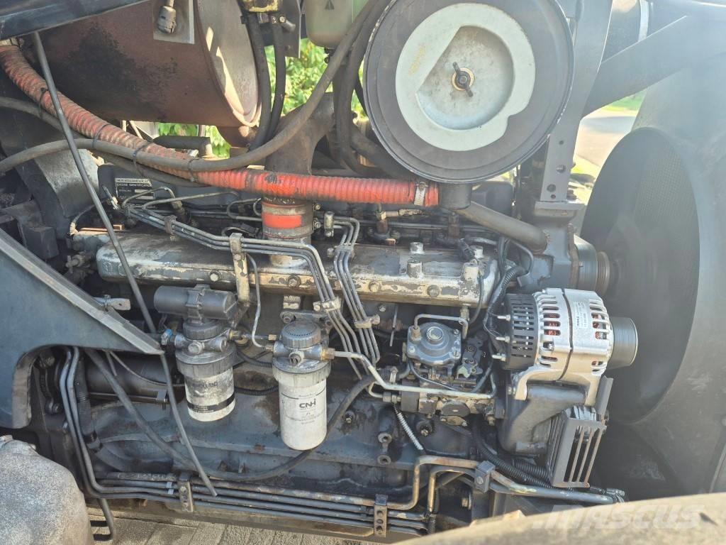 New Holland 8360 Traktori