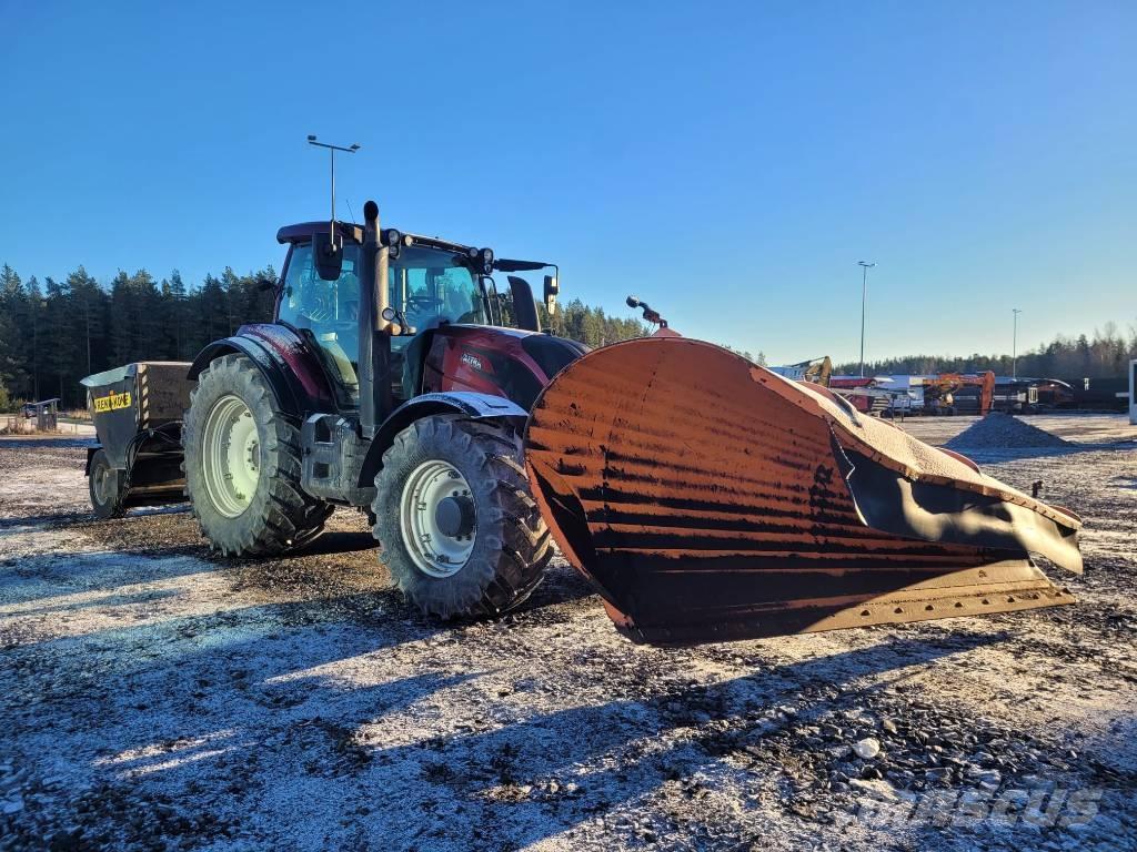 Valtra T 174 E Traktori