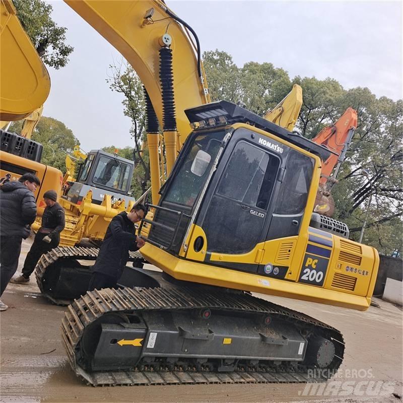 Komatsu PC200-8 Bageri guseničari
