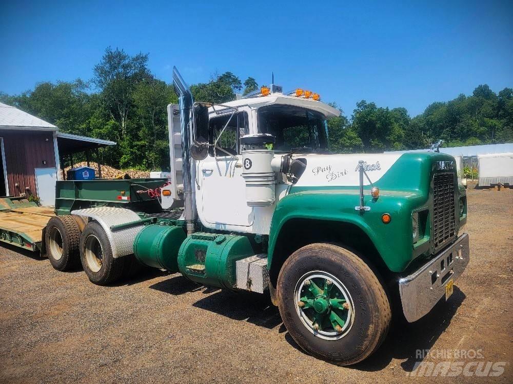 Mack R 688 ST Tegljači
