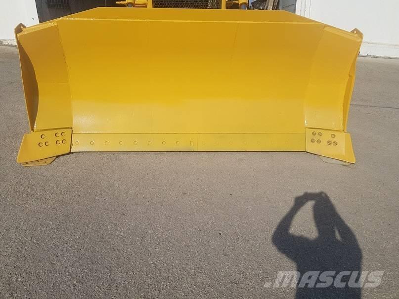 Komatsu D65EX-15 Buldožeri guseničari