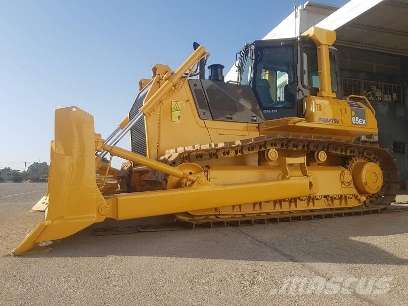 Komatsu D65EX-15 Buldožeri guseničari