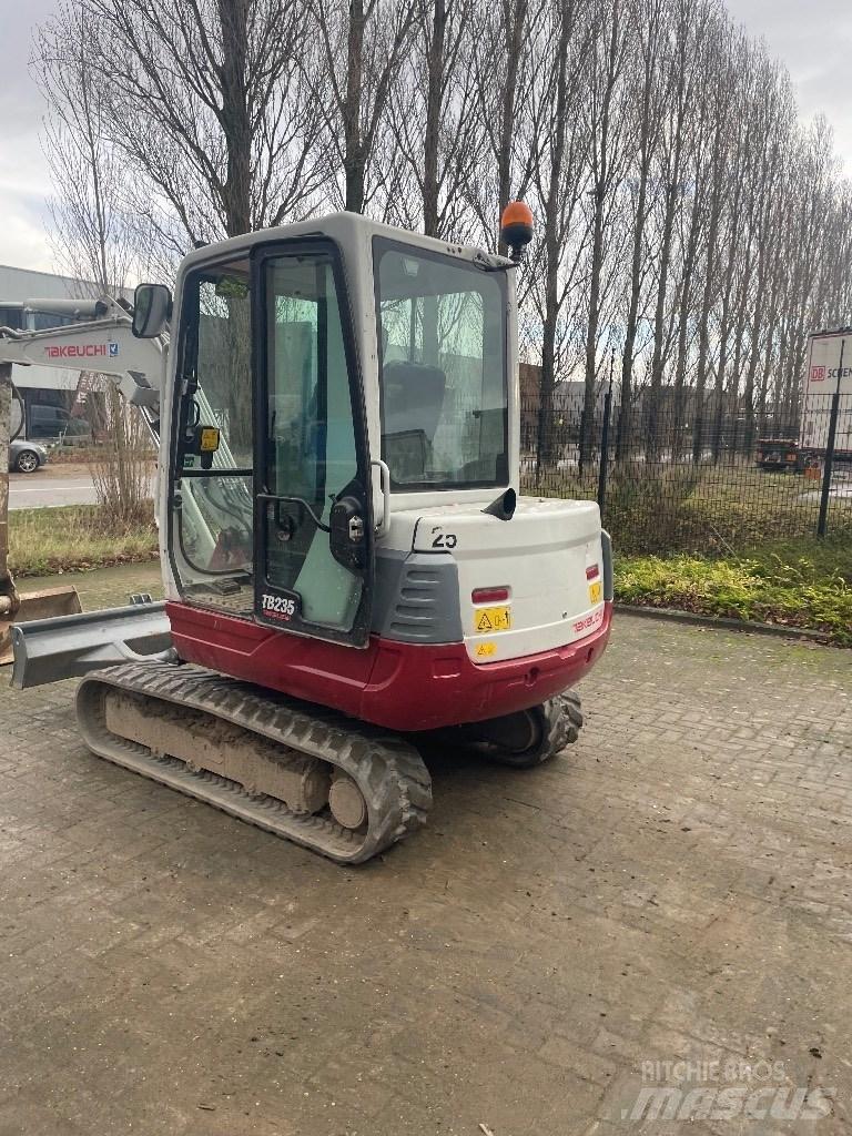 Takeuchi TB 235 Mini bageri < 7t